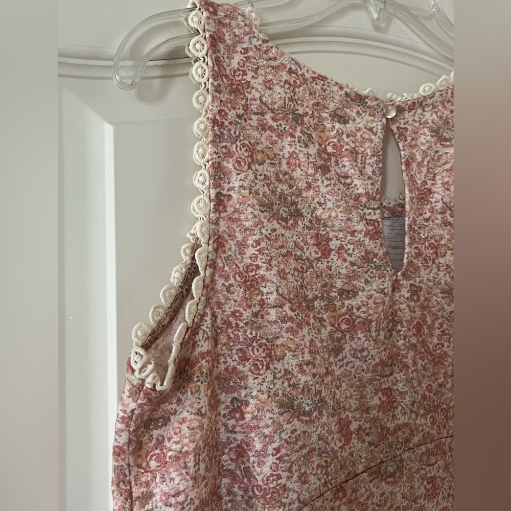 Lauren Conrad Floral Tank with Embroidery Detail Women’s Size Small - Picture 3 of 12